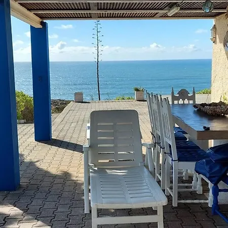 Beachfront House_praia Das Conchas Apartman